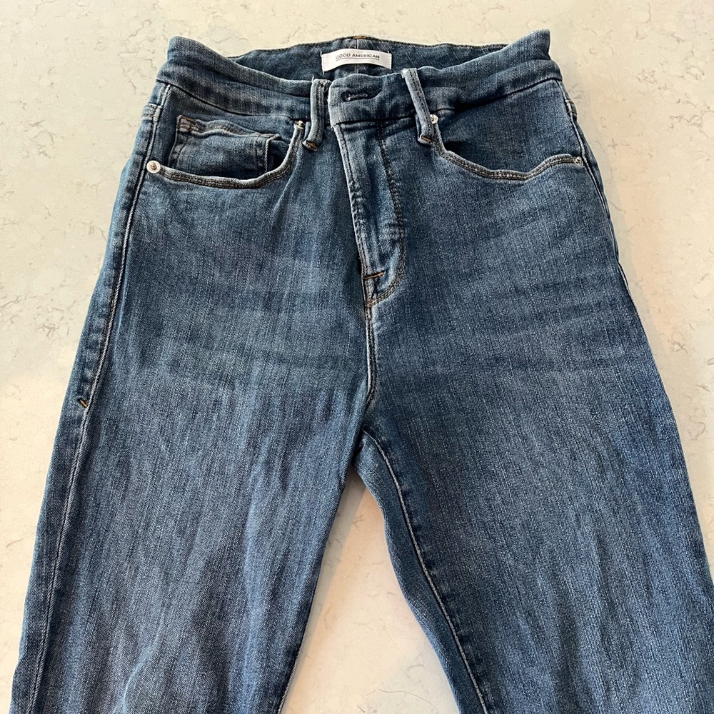 GOOD AMERICAN Size 2 Good Legs Crop
